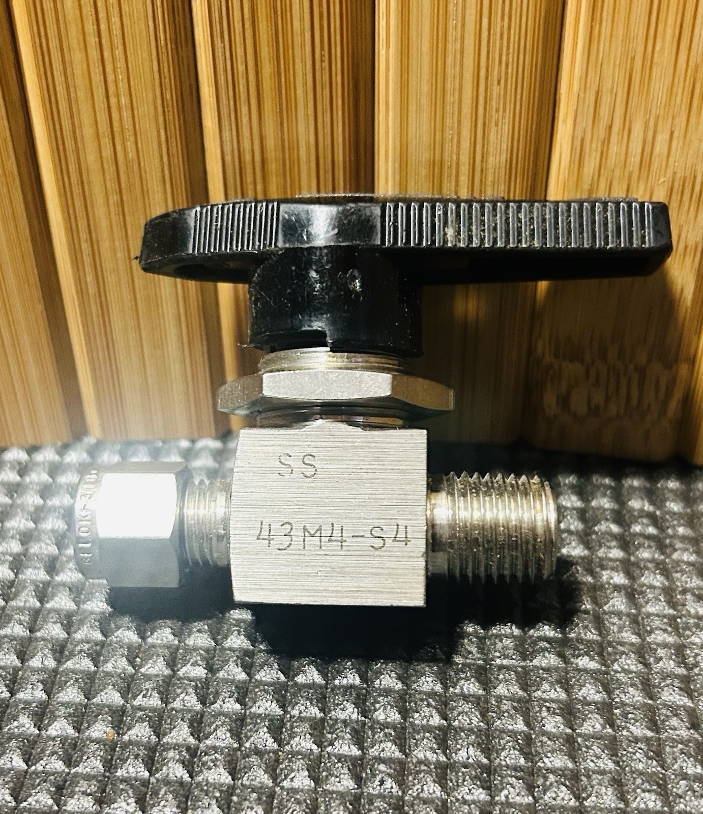 Whitey SS-43M4-S4 Stainless Steel ball valve-Fast Free Shipping