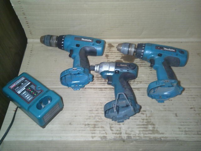 14.4v Makita tools. *TOOL AND CHARGER ONLY* 2 drills, Impact, and charger