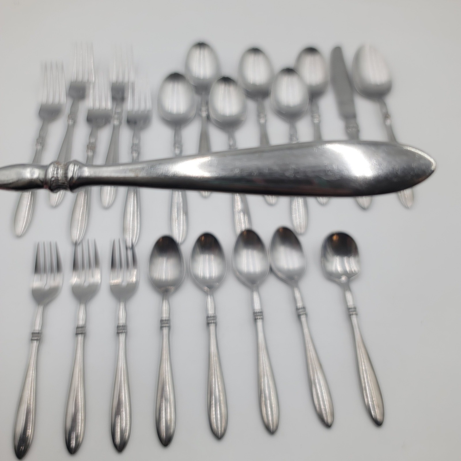 21 pc Stainless Steel UNF2216 Flatware Set Ribbed Neck Teardrop Handle