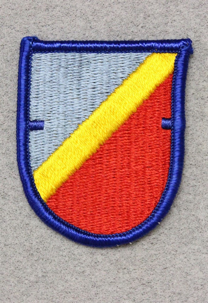 Army Beret Flash Patch 850: 1/82nd Aviation Regiment - merrowed edge
