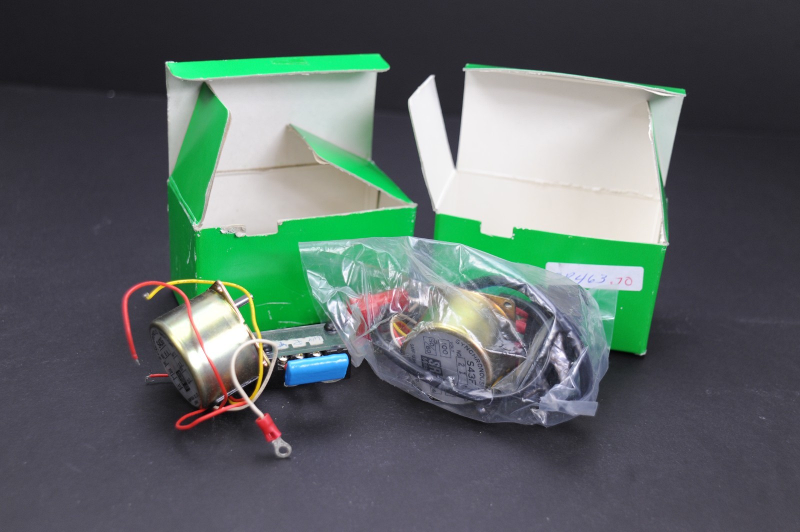 Two Fuji Minilab motors, S43G (20 rpm) and S43F (20 or 24 rpm), with capacitors