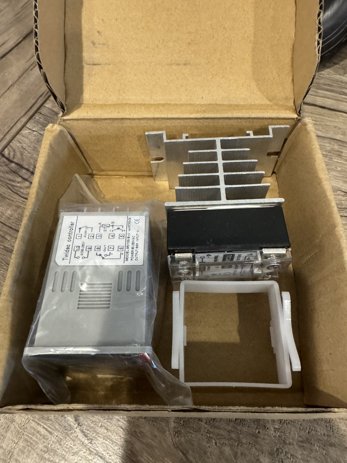 MV100-B10 PID Controller for Accurate Temperature Control