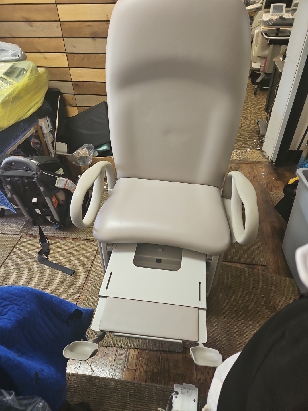 Brewer 6501 Access High-Low Exam Table. 6 Months Warranty.