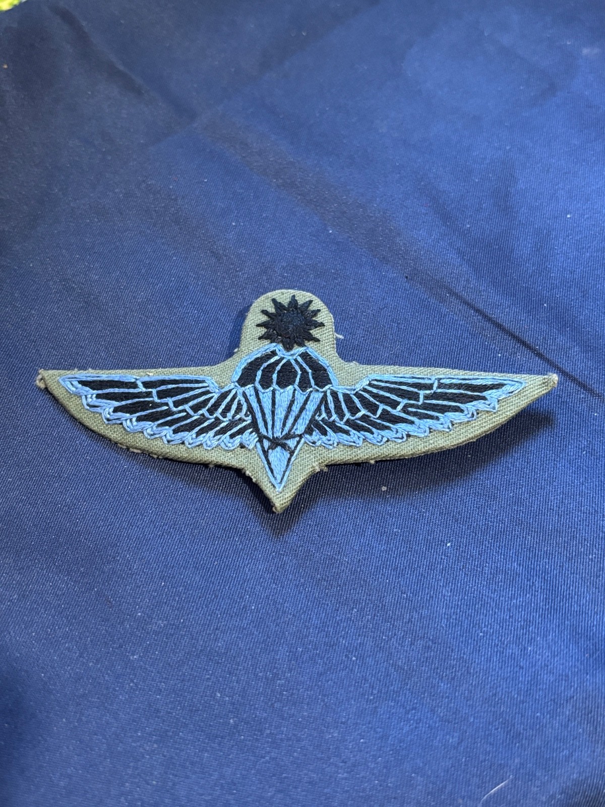 Thai paratrooper wing for instructor with pin back