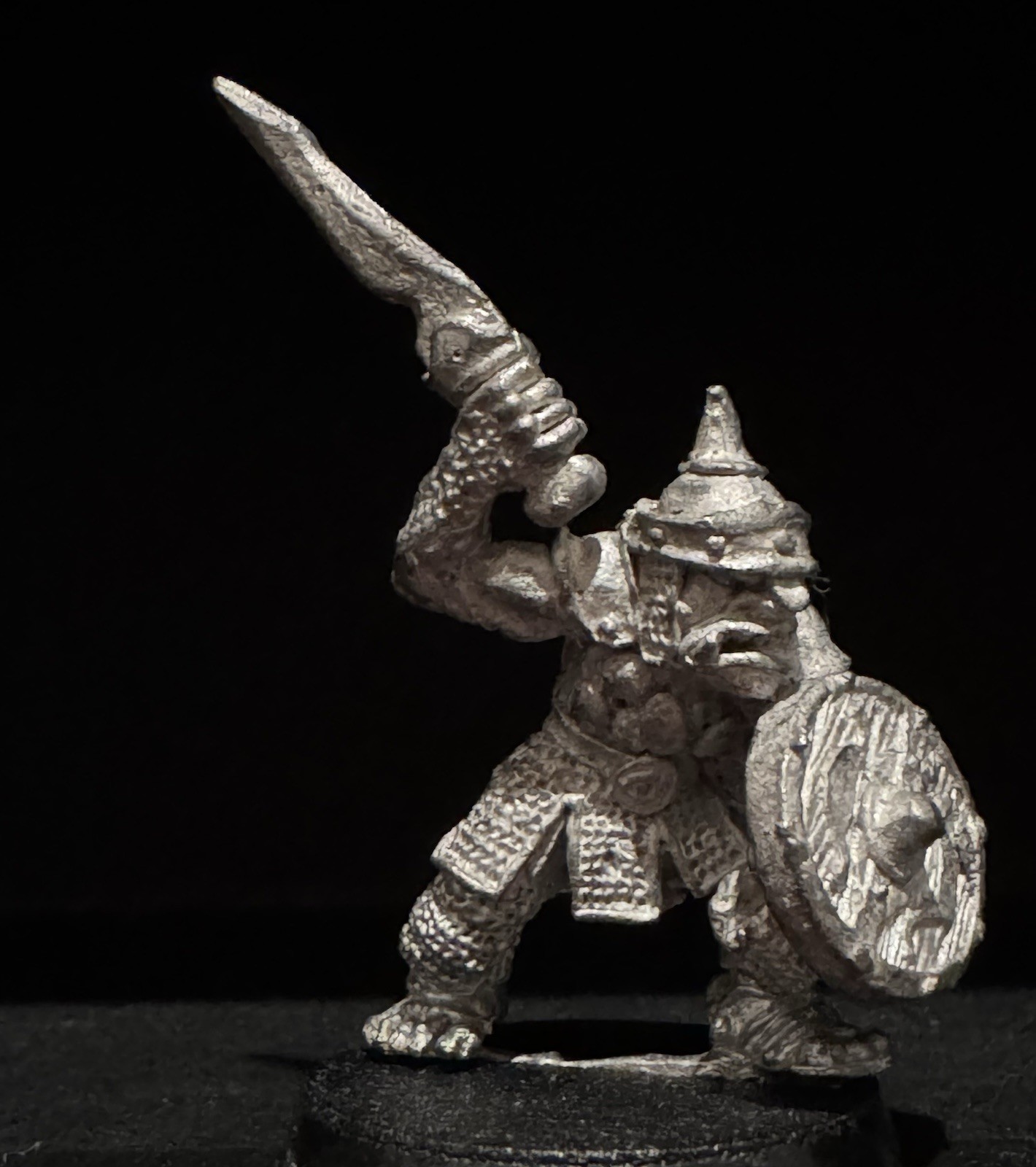 Citadel ME-44 (v1) (03) w. Sword Uruk-Hai Orc  LoTR Vintage Fantasy Metal