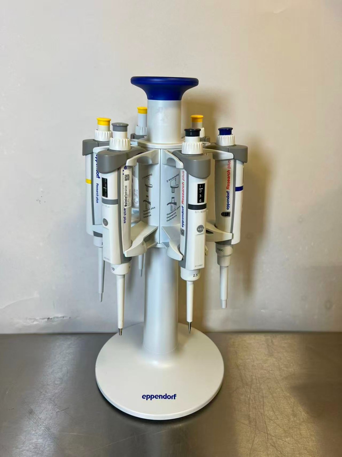 Set 6- Eppendorf Research Plus 2.5, 10, 20, 100,  200, 1000uL Pipette + Carousel