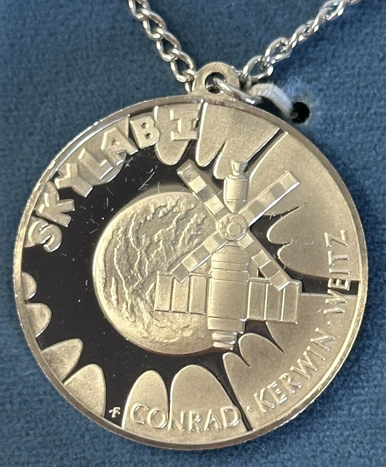 PRISTINE 1973 SKYLAB I PROOF SOLID STERLING SILVER "EYEWITNESS" PENDANT CHARM