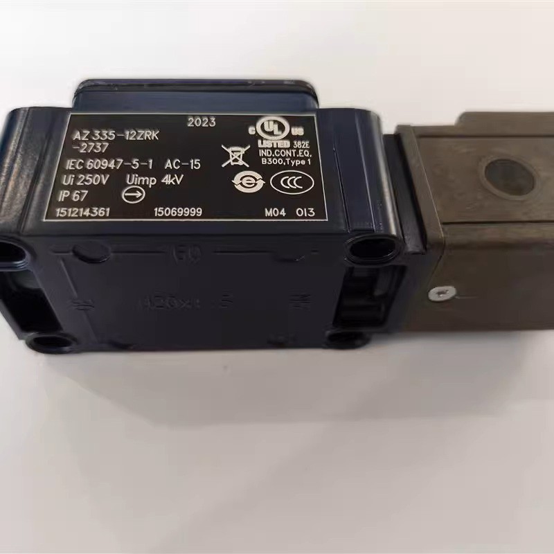 SCHMERSAL AZ335-12ZRK-2737 Safety Switch New ✦KD