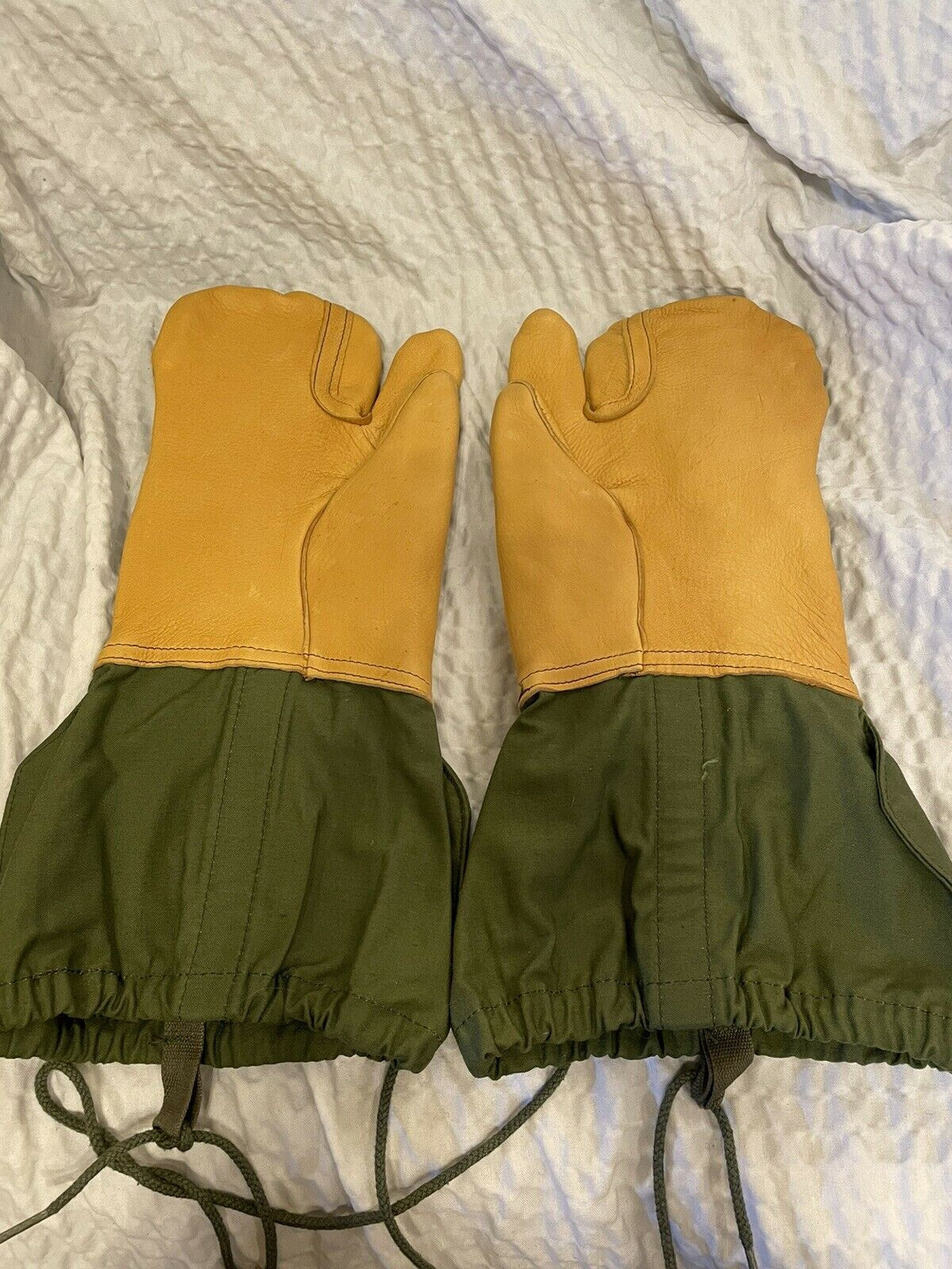 USGI Cold Weather Trigger Finger Mittens w Inserts Lanyard M1965 OD MEDIUM MINT