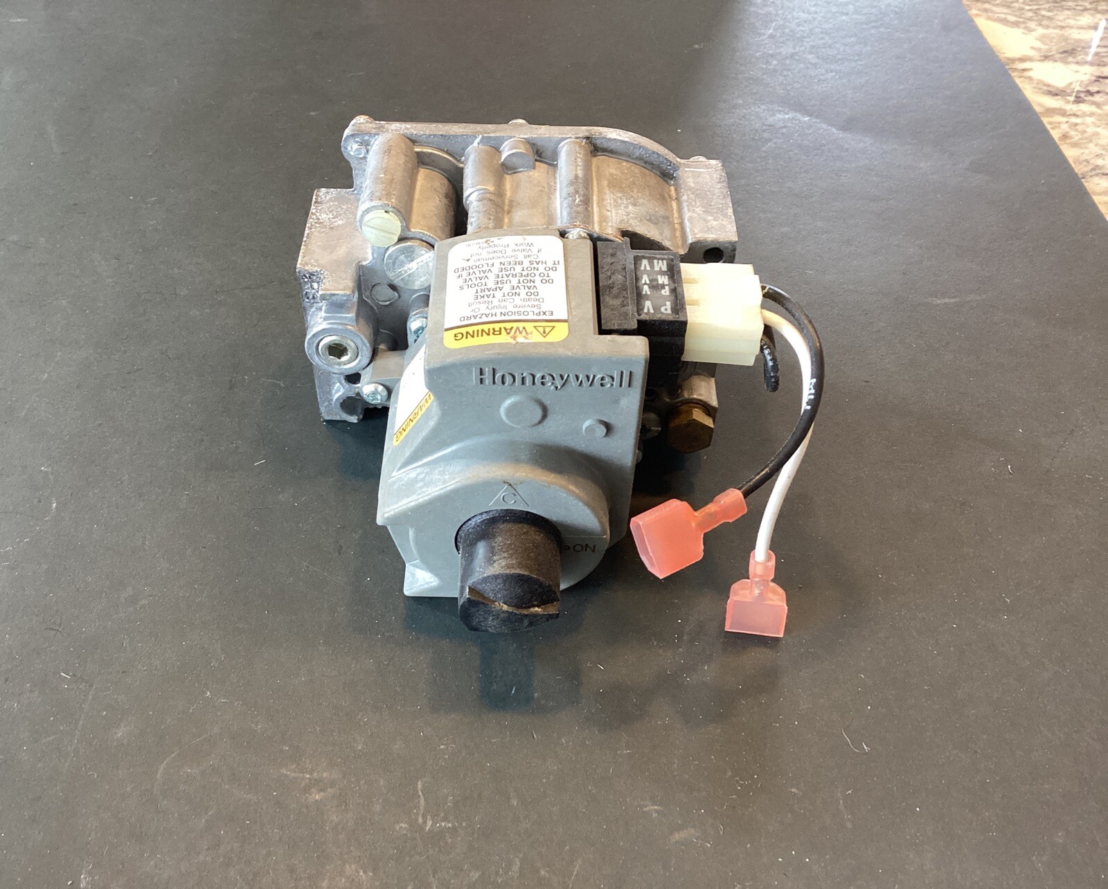 OEM Honeywell VR8345M4302 Furnace Gas Valve inlet and outlet 3/4" used Free Ship