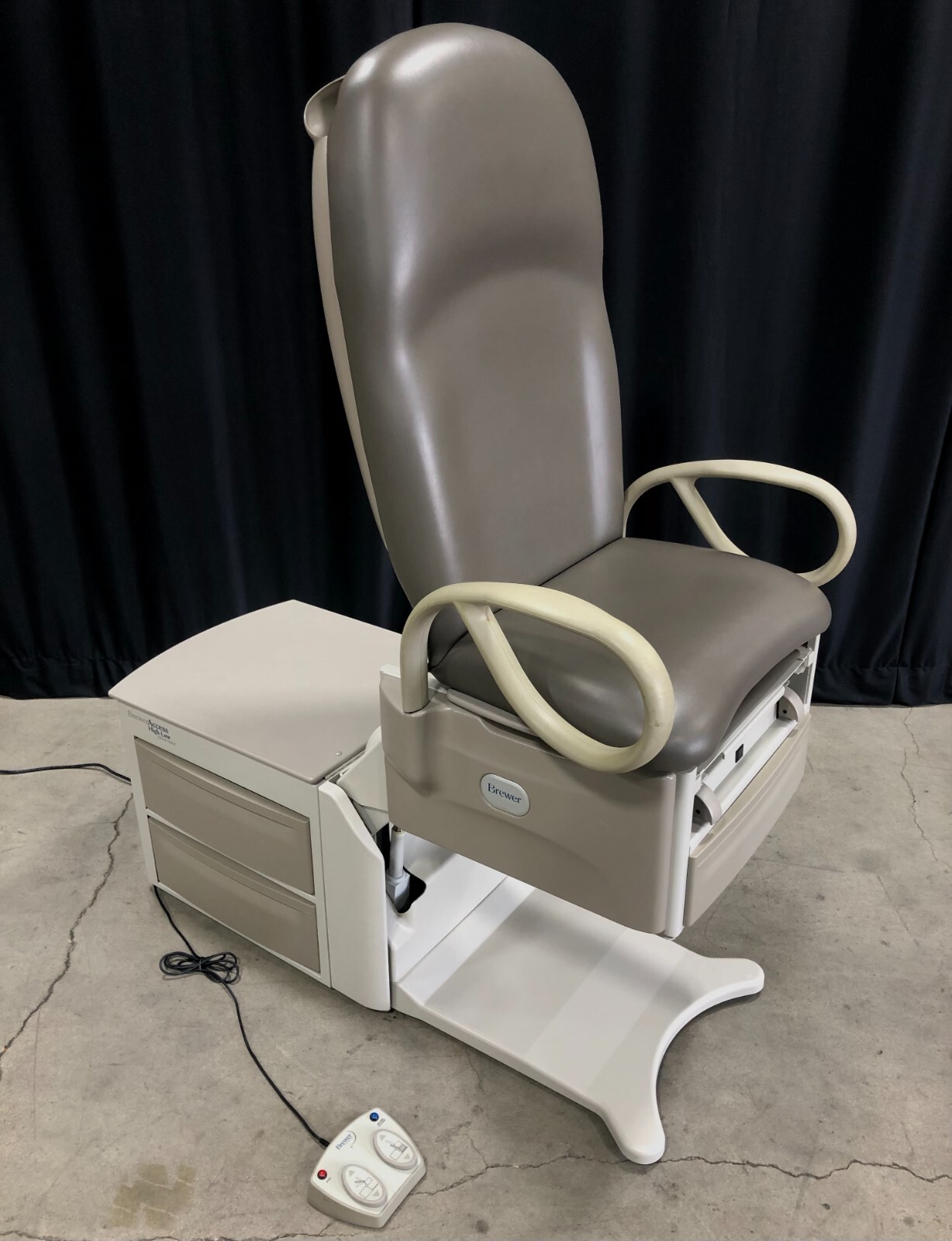 Brewer 6500 Access High-Low Exam Table