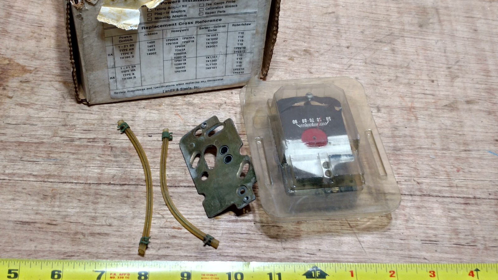 Landis Gyr 192203D Pneumatic Thermostat & Wall Plate