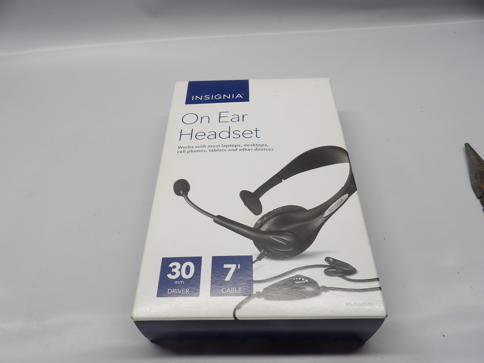 Insignia NS-PAH5101 Pc Headset with Flexible Boom Microphone Black