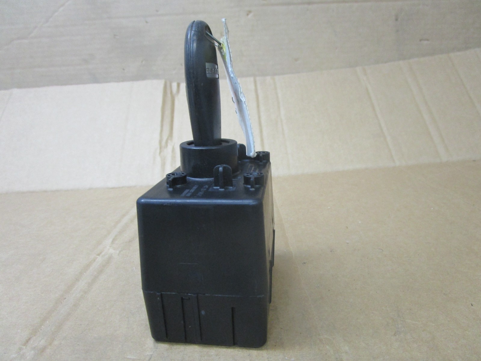 13 14 2013 2014 Dodge Grand Caravan Ignition Switch Module Node W/ Key 68105735