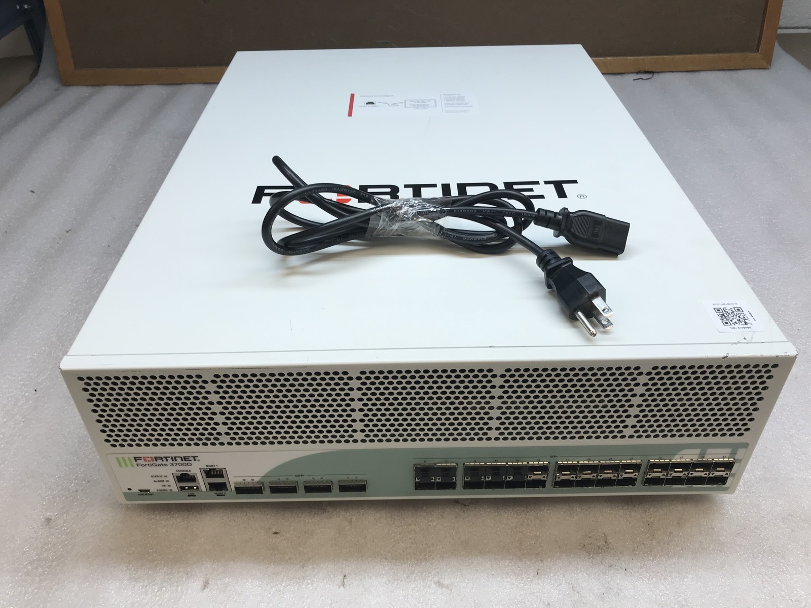 Fortinet FortiGate 3700D-USG 28xSFP+ 10G 4xQSFP+40G Firewall Network Security