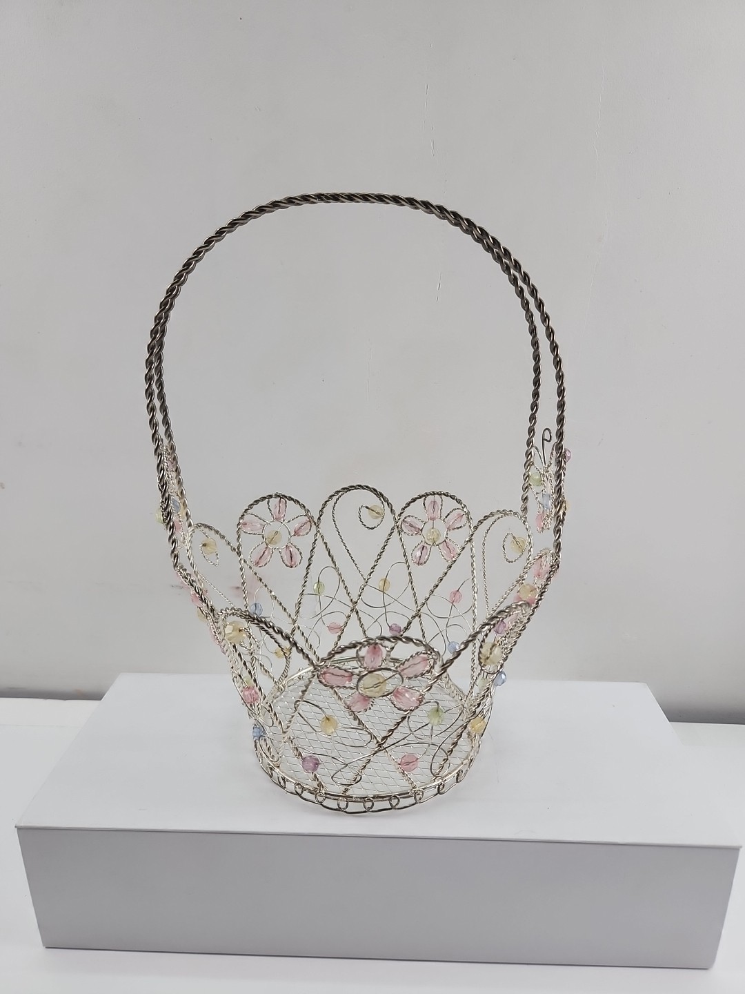 BEAUTIFUL DECORATIVE JEWELED SILVER METAL WIRE BASKET WITH HANDLE 11" X 7.5"