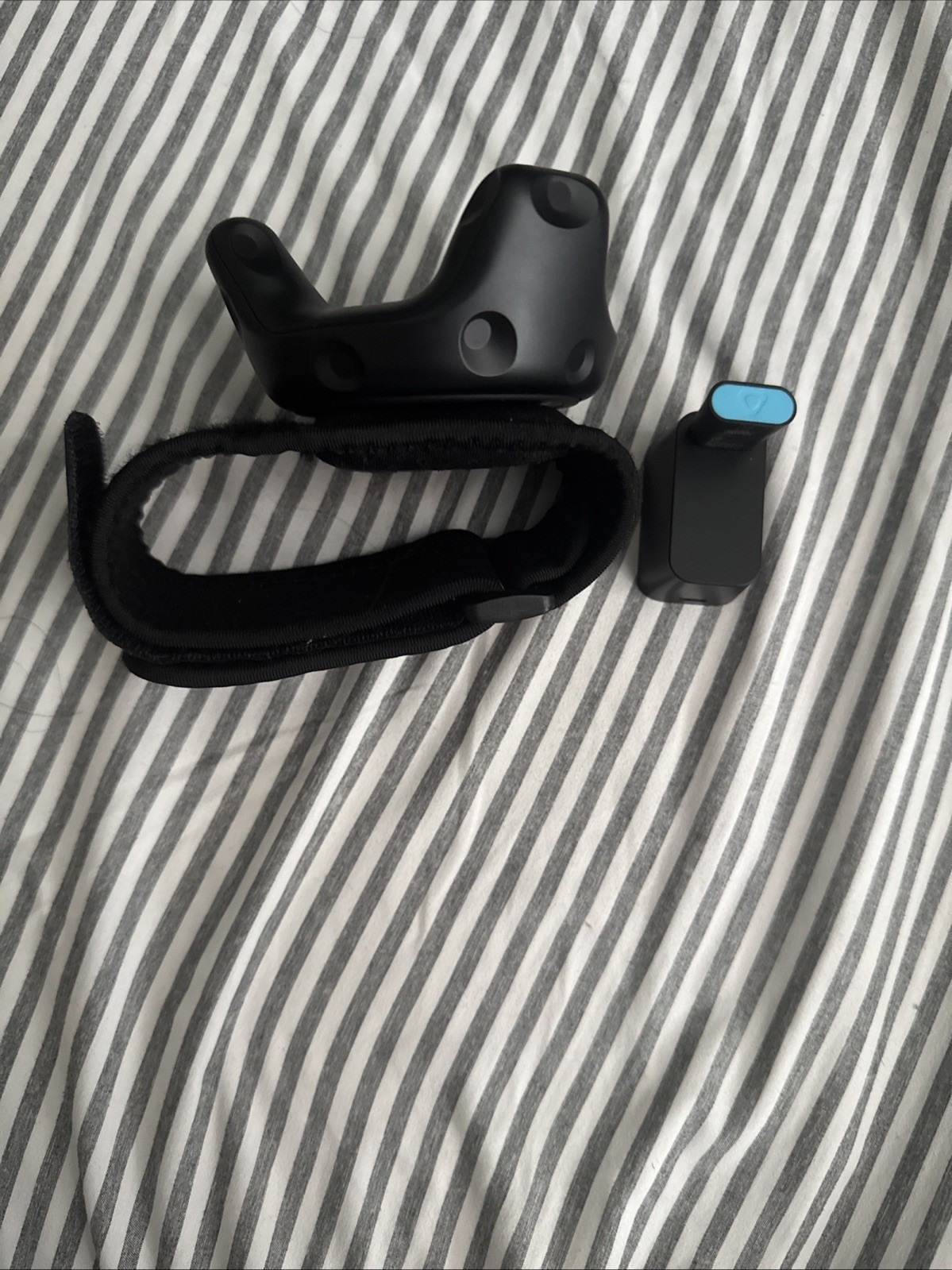 HTC VIVE 2.0 Virtual Reality System Tracker (COMES WITH DONGLE AND EXTRA STRAP!)