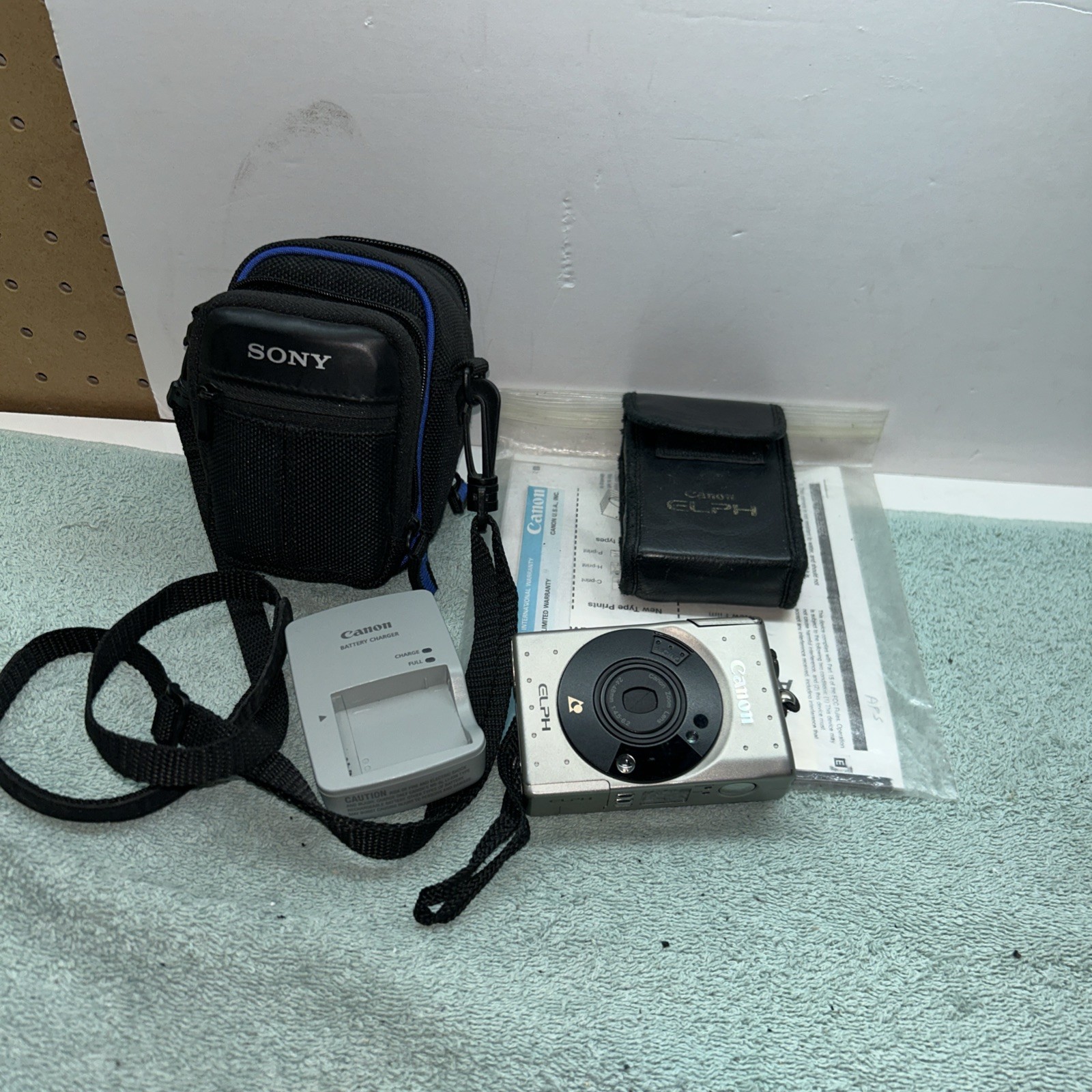 Canon ELPH Film Camera Zoom Lens 24-48mm 1:4.5-6.2 w/ Case tested Works