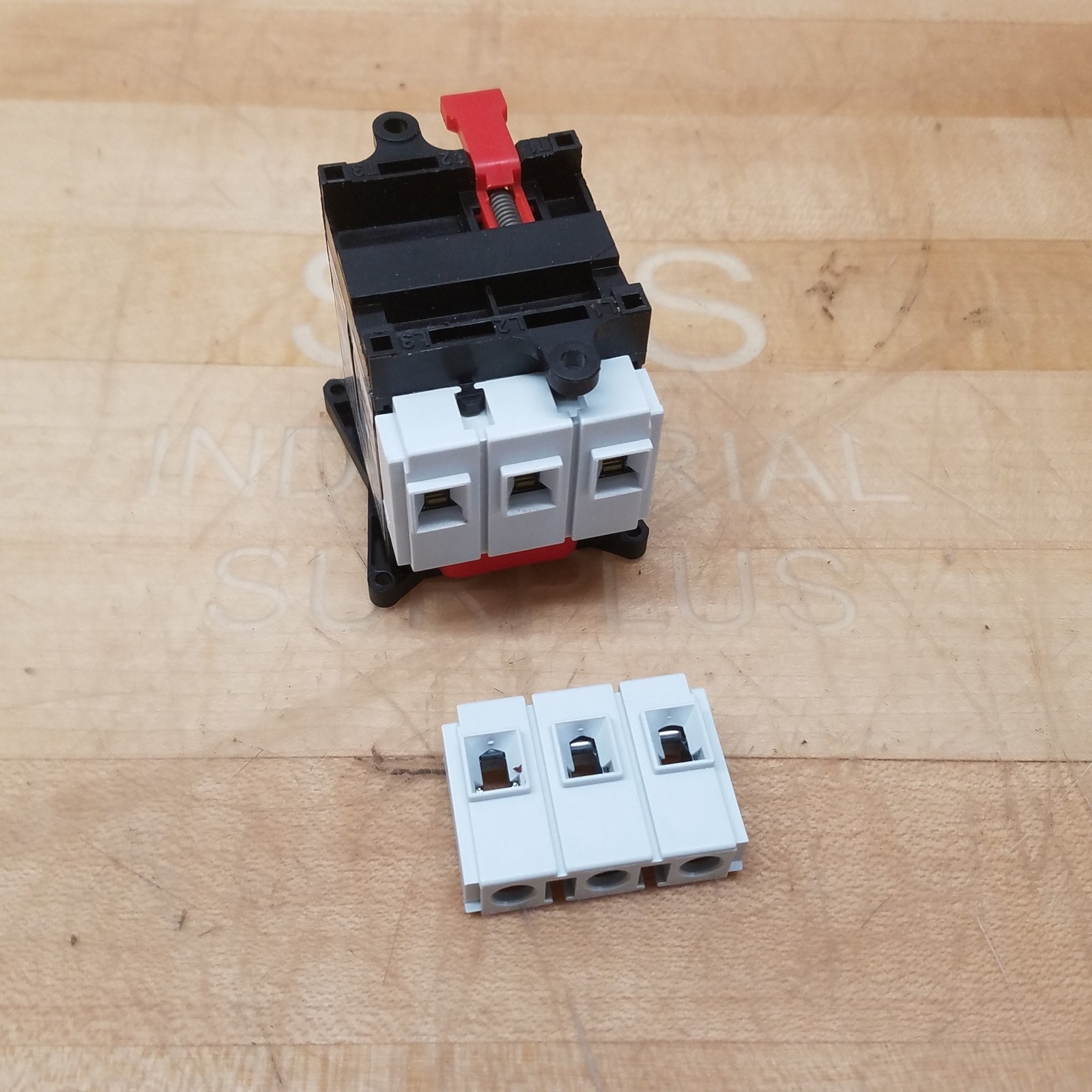 Schneider VBF2 Switch, 40 A, 690V, 60Hz - NEW