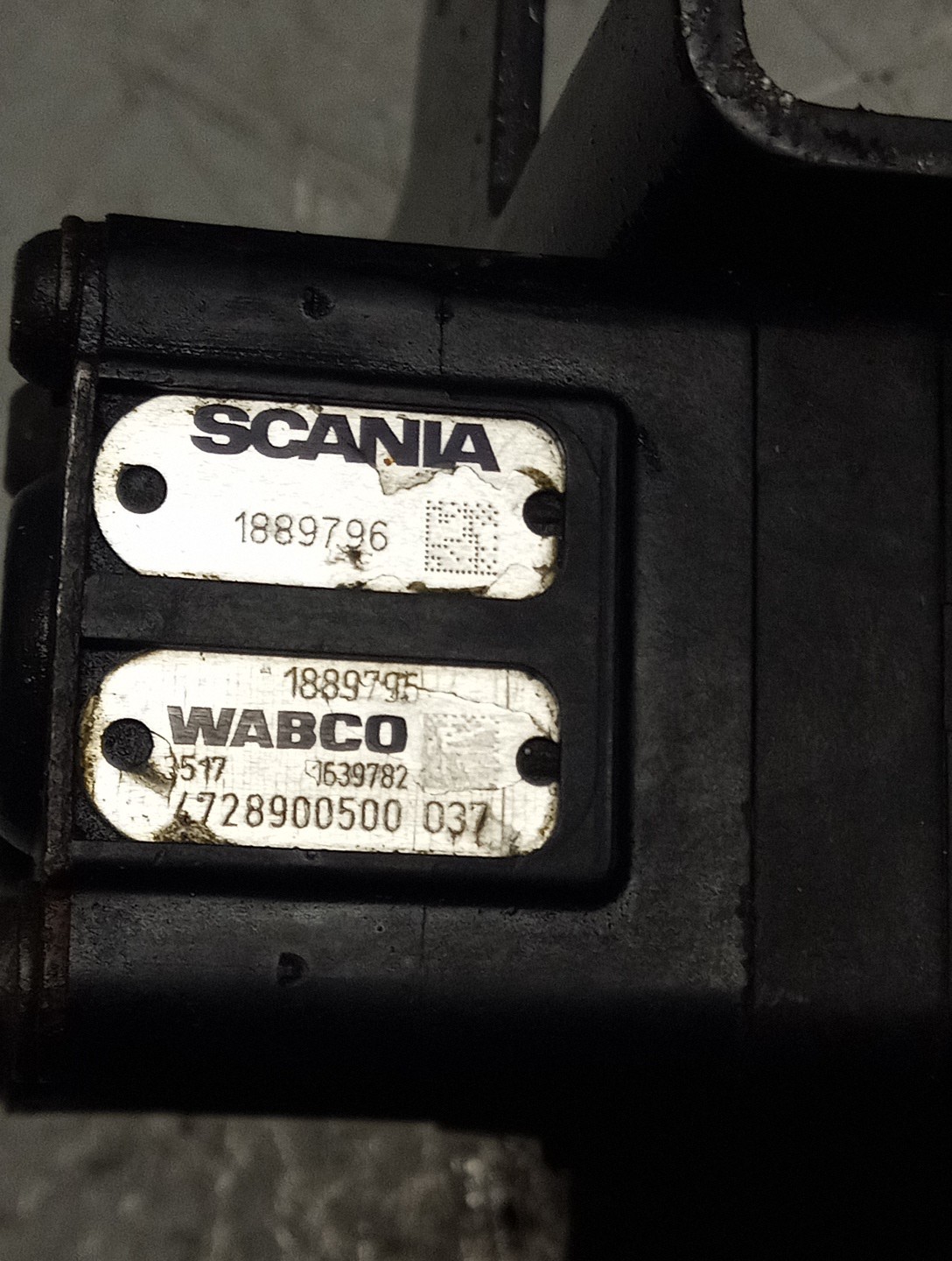 Scania R EBS valve block 1889796