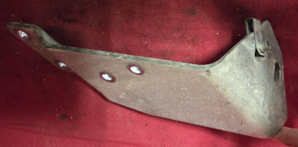 INTERNATIONAL step bracket , ALUMINUM , 22C1 172