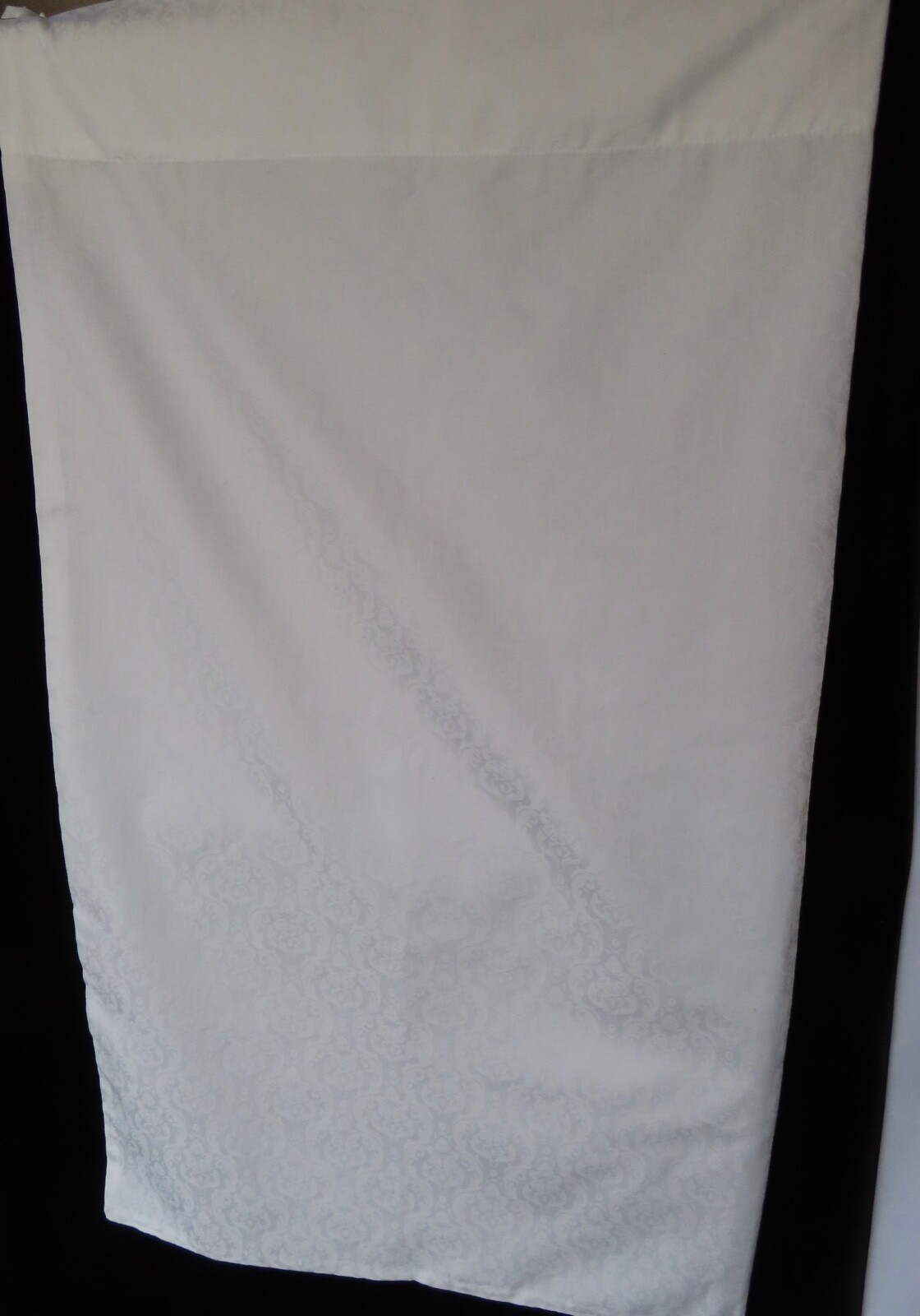 NEW LUXURY ADI AMERICAN DAWN PAIR KS PILLOW CASES WHITE JACQUARD PRINT ON WHT