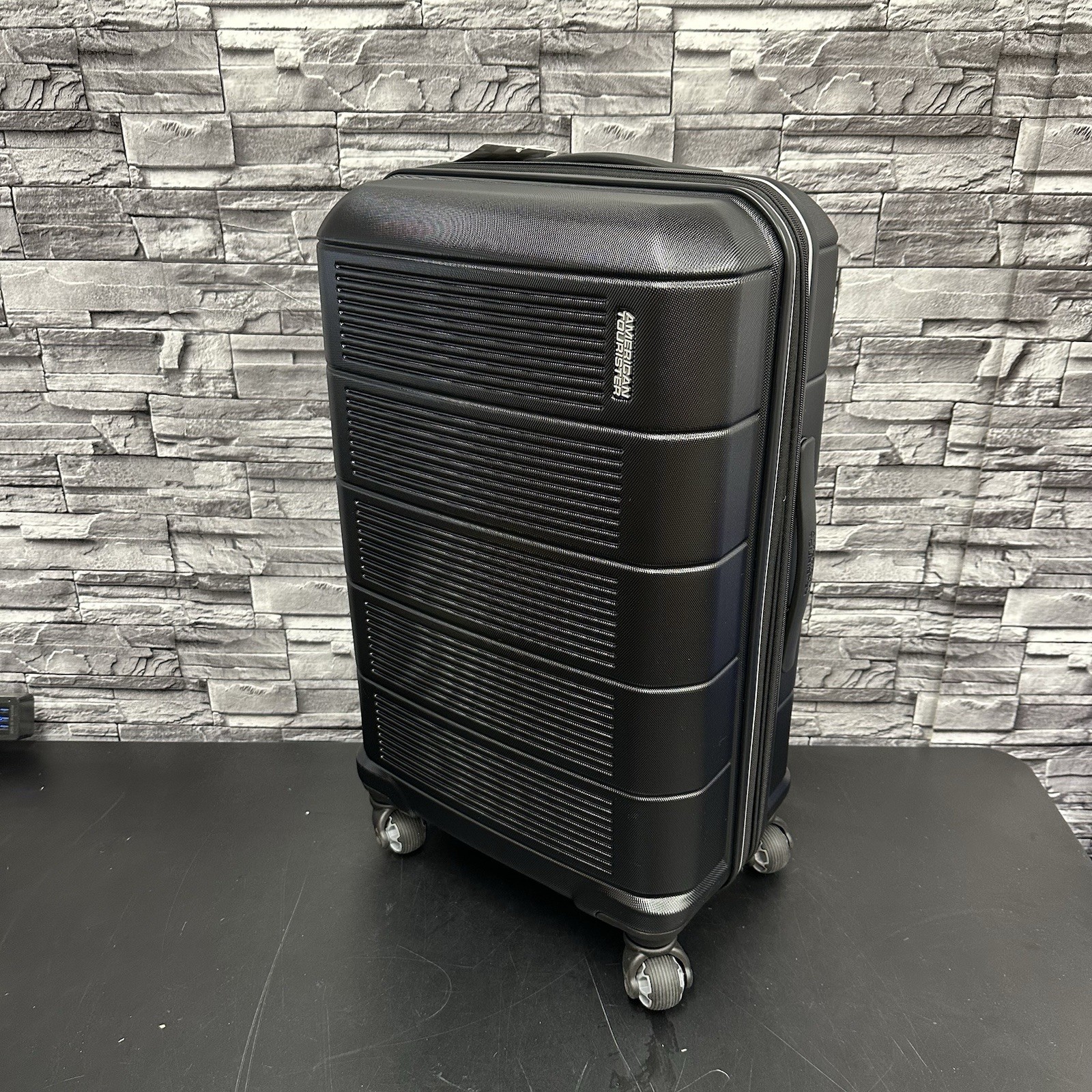 American Tourister Stratum 2.0 24" - Jet Black - 142349-1465