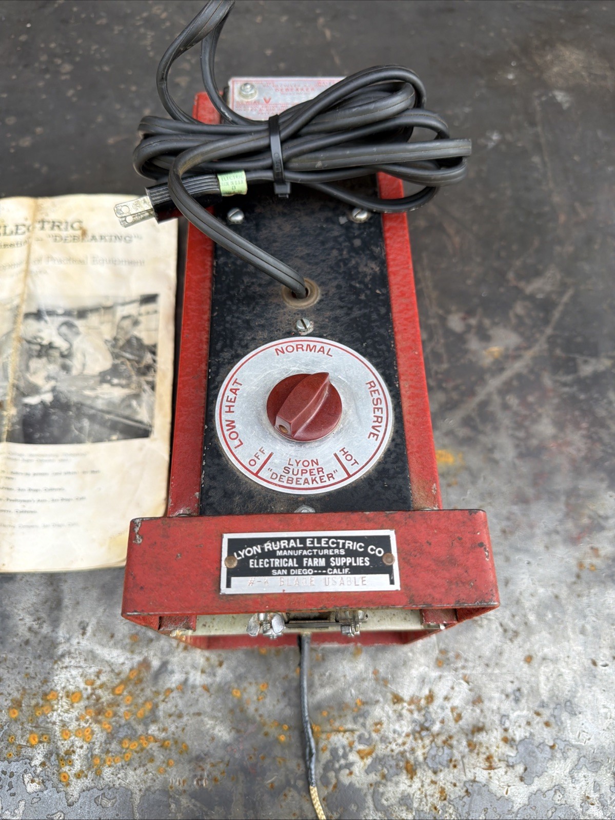Vintage Lyon Super Debeaker poultry beak cauterization machine