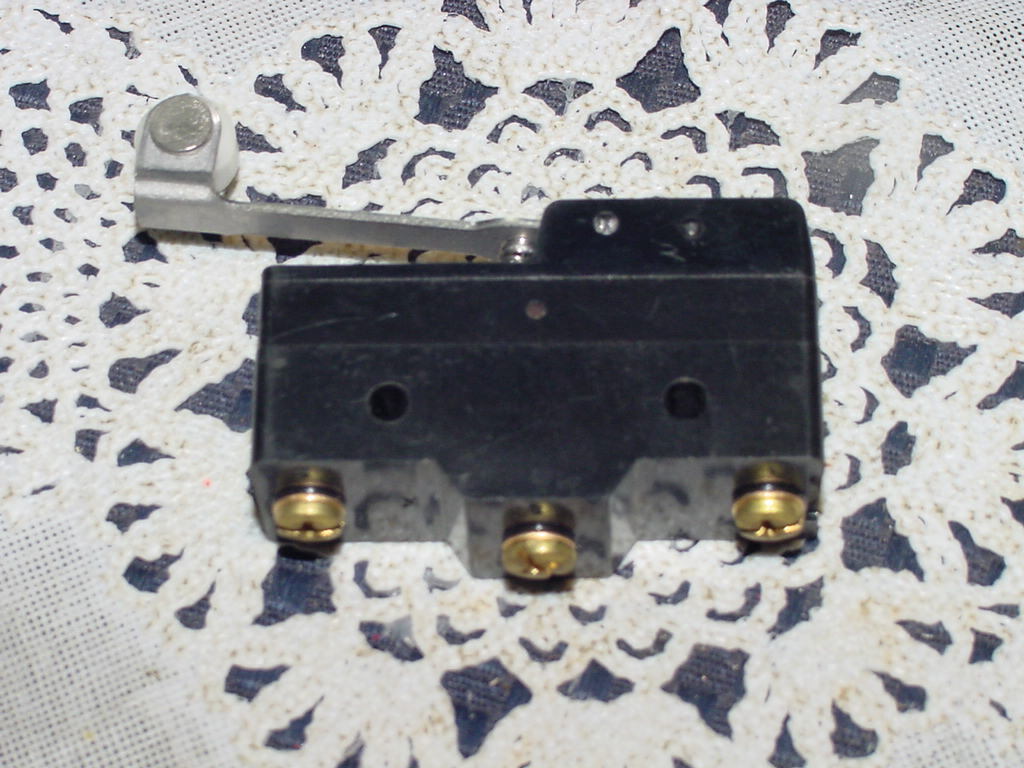 Omron Z-15GW2-B7 K Snap Action Switch, Lever Spring Return NEW!