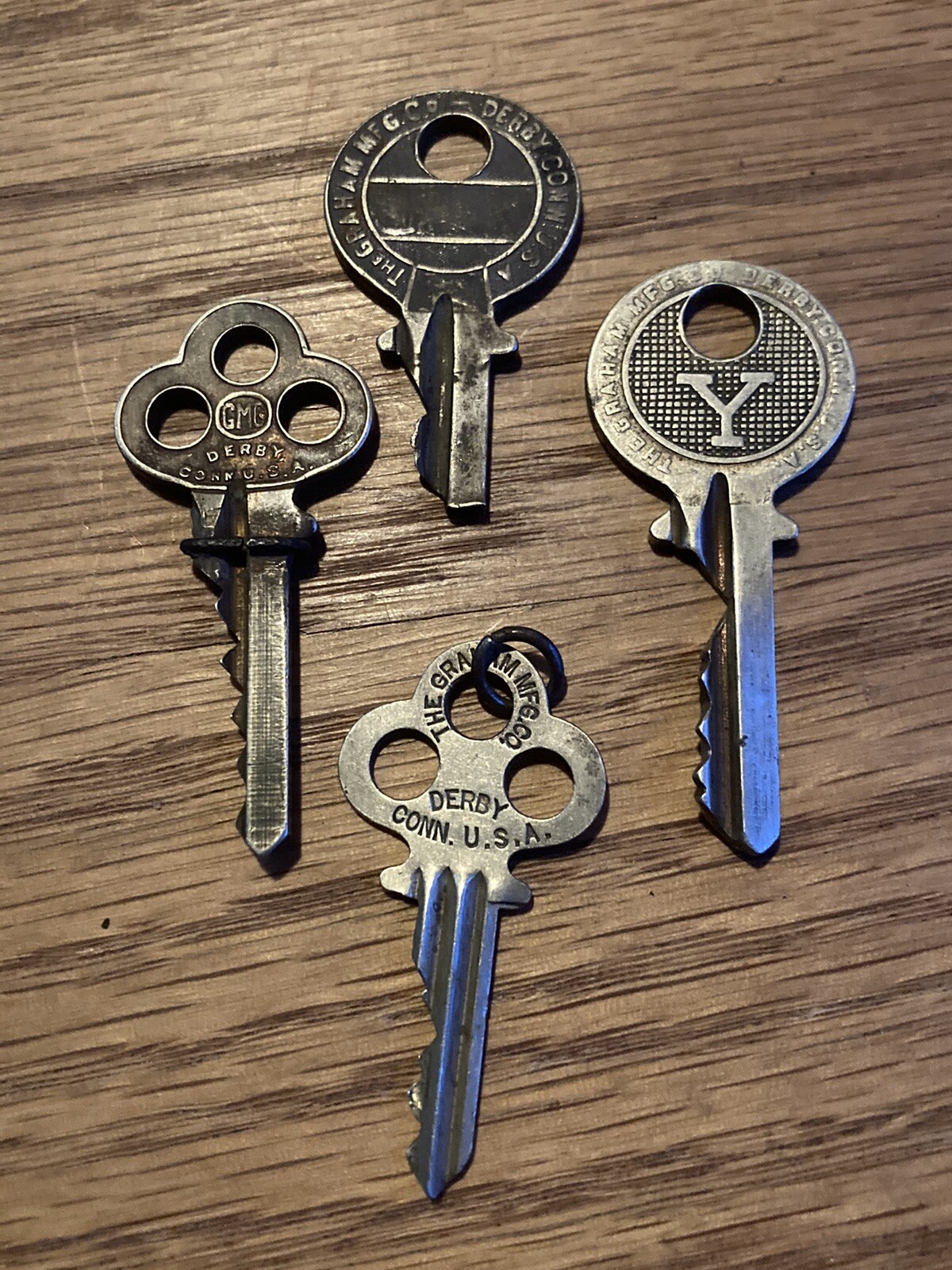 Lot of (4) Antique The Graham Mfg Co GRAHAM Keys ~ Derby CONN USA ~ G56