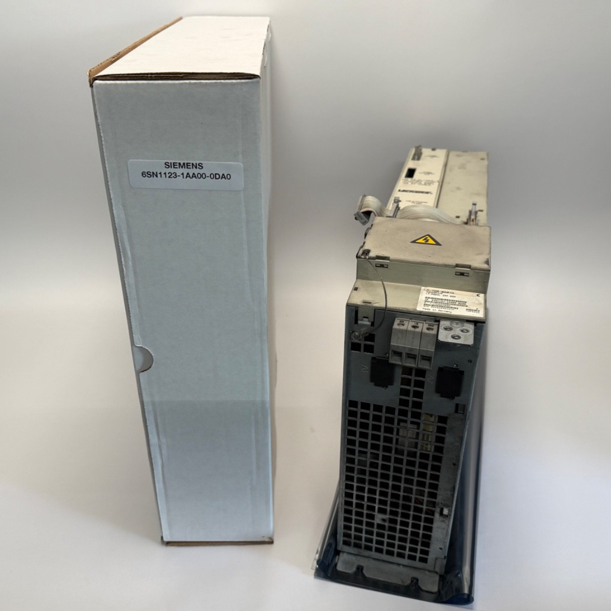 Siemens 6SN1123-1AA00-0DA0 Simodrive Power Module w/ PWM Module 6SN11231AA000DA0