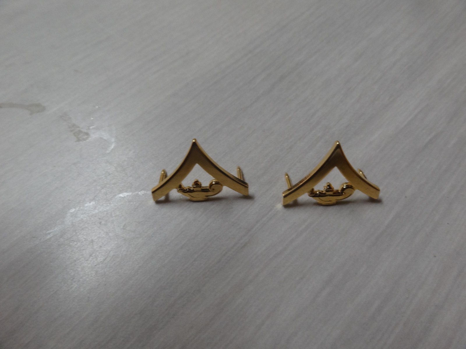 US MILITARY INSIGNIA SET OF 2 MARINE CORPS USMC PRIVATE RANK GOLD COLOR JROTC