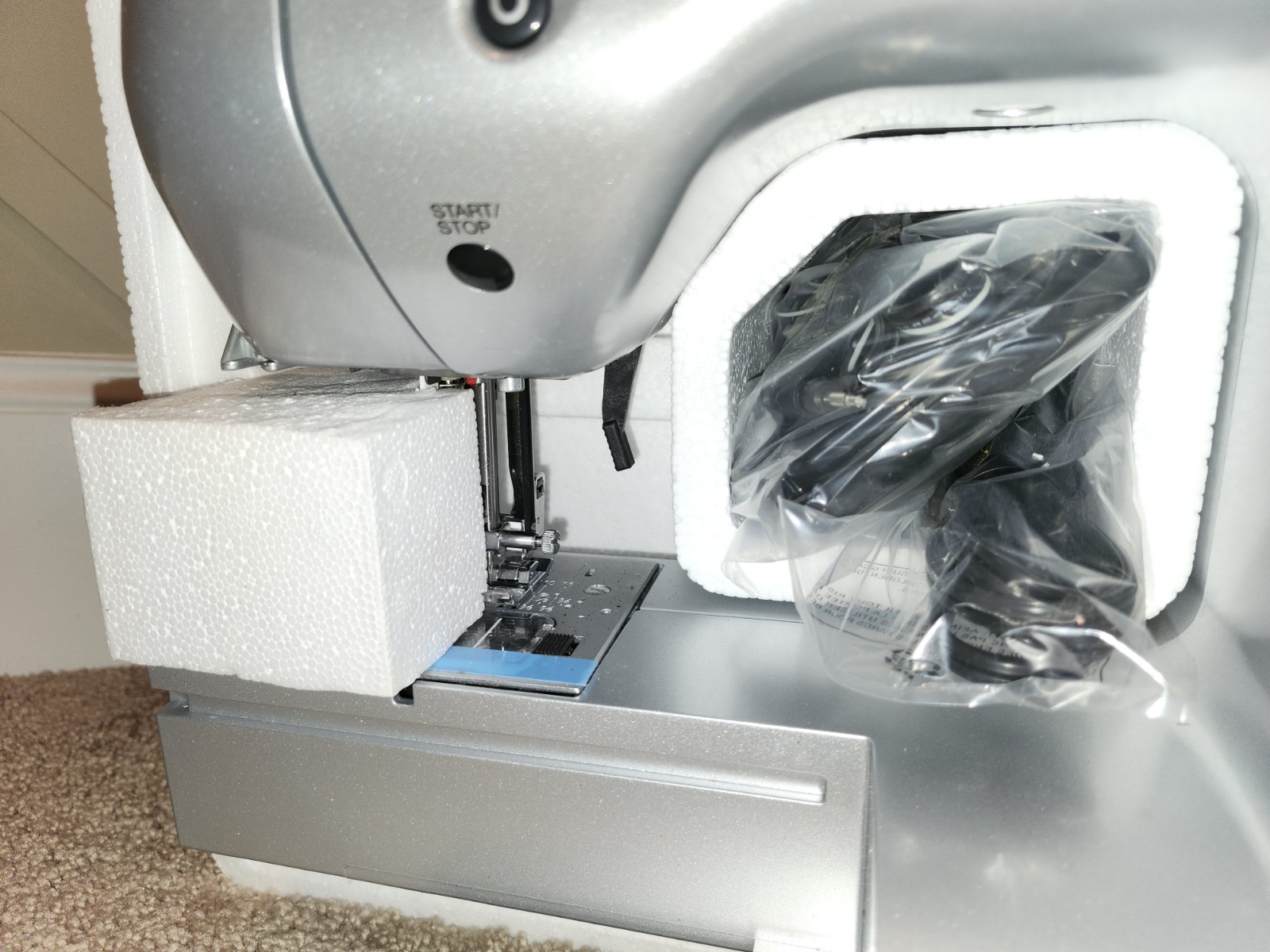 SINGER 90S Special Edition Computerized Portable Sewing Machine w/ LCD Screen