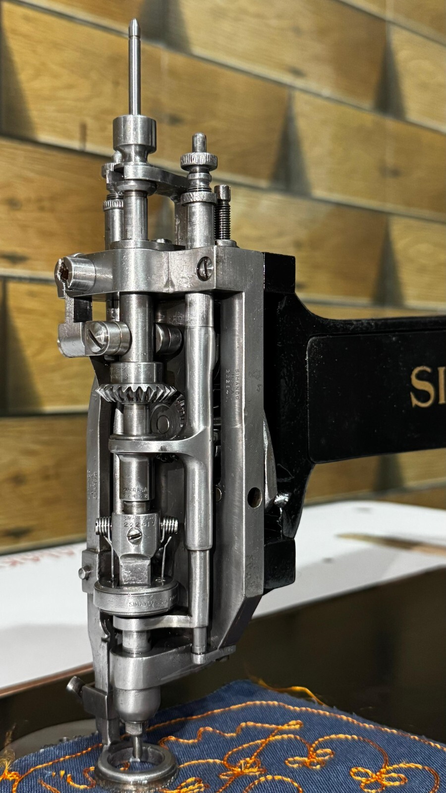 Singer 114w103 Chain & Moss Stitch Embroidery Machine