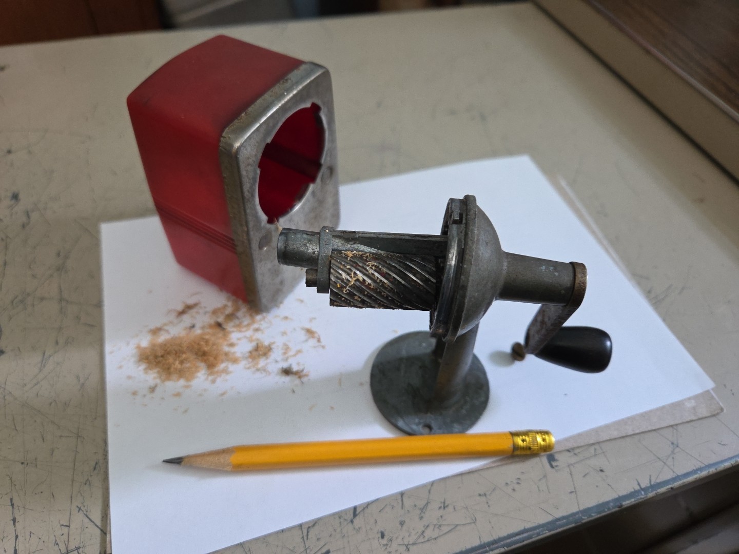 1950s Bull Dog Pencil Sharpener Boston 1 Hole Wood Knob Cast Base Red Body Works