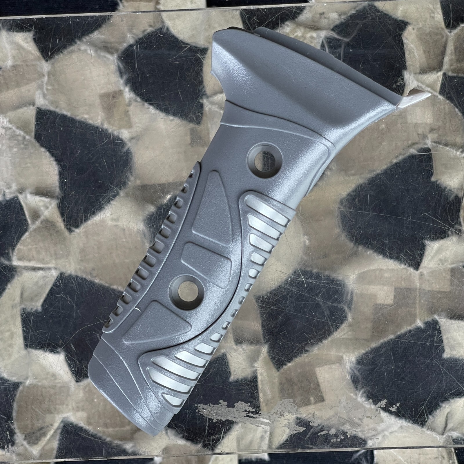NEW Empire Vanquish Foregrip RH - Grey/Silver (72645)