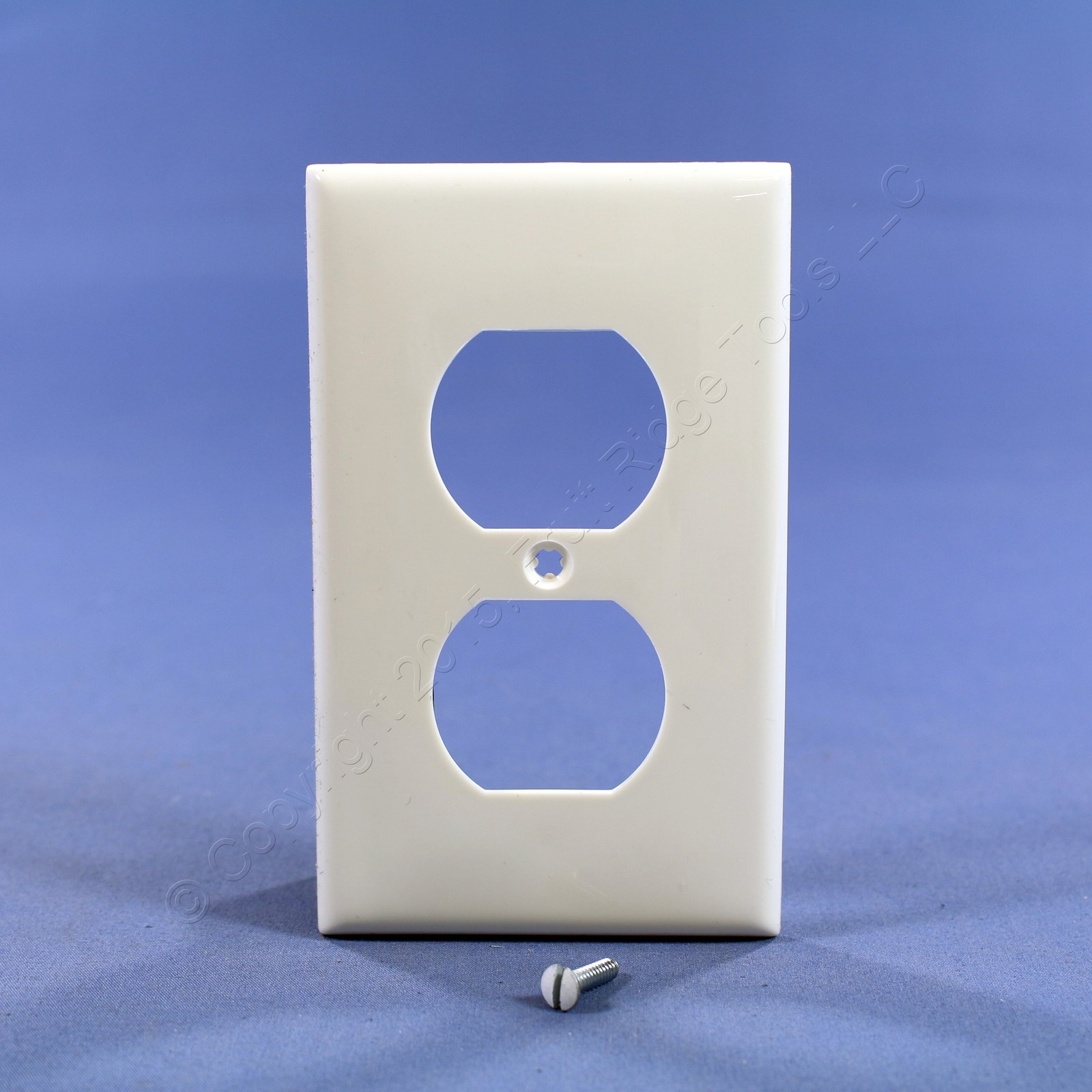 Leviton 80703-W White 1-Gang Duplex Unbreakable Nylon Standard Wallplate Cover