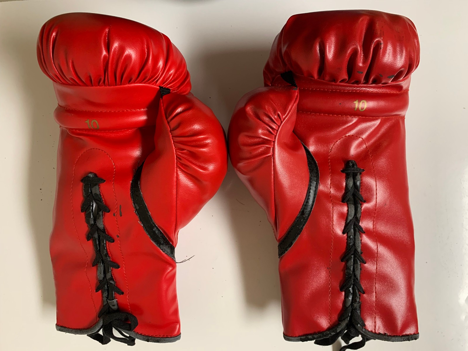 Everlast Red & White Boxing Gloves – 14oz