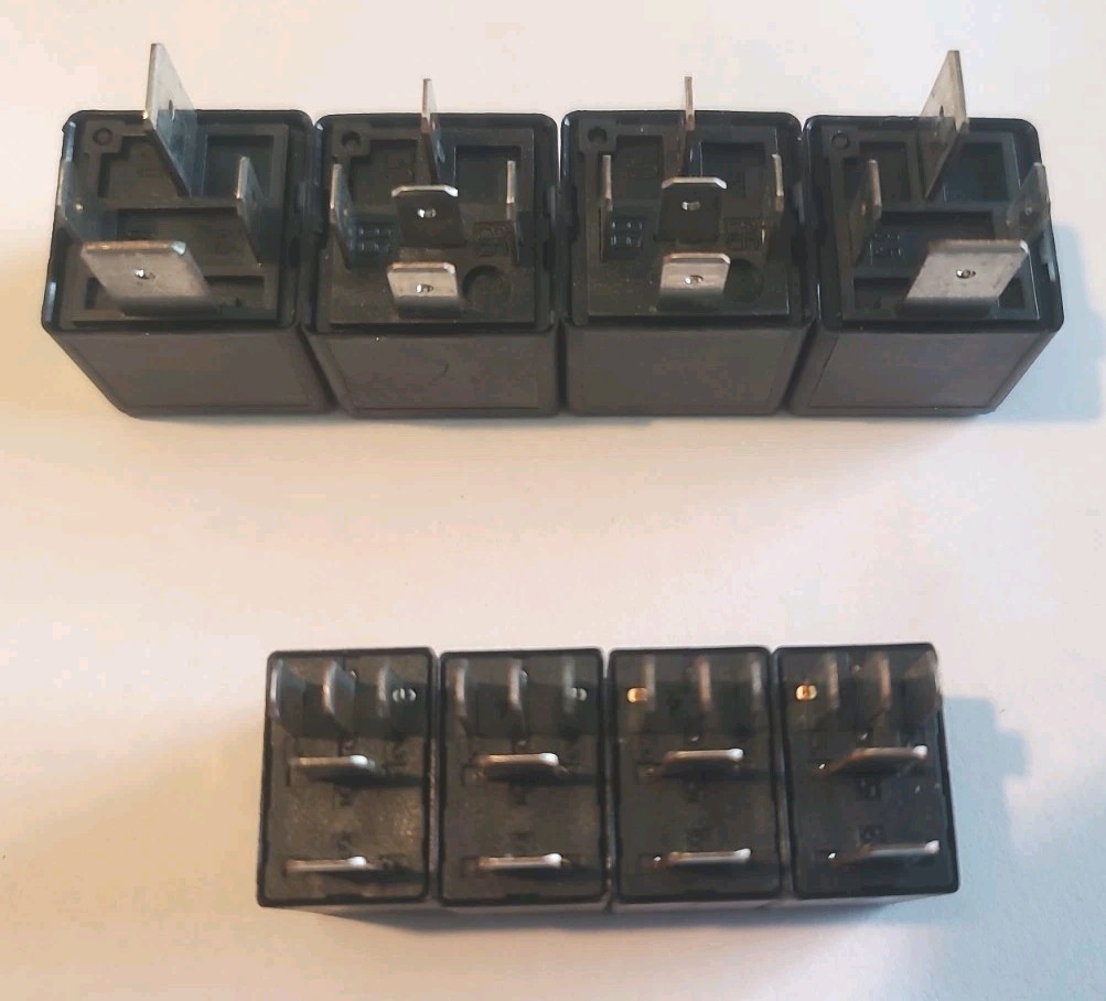 Volvo 8 OEM Relays 9441161 (4) and 9441160 (4) - Free Shipping