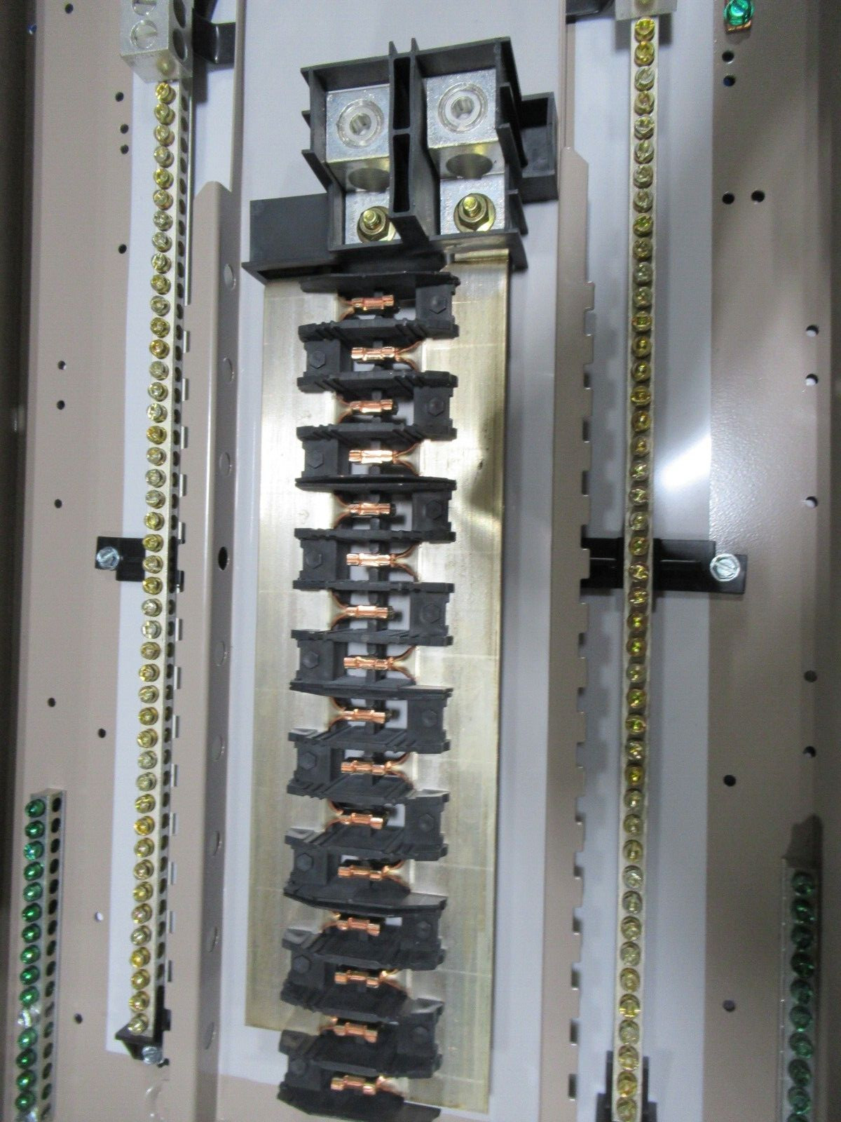 Eaton CHNL32PN125 Loadcenter 125A MLO 120/240V 1PH3W 32/64 CKT CU -E3356-NEW-B