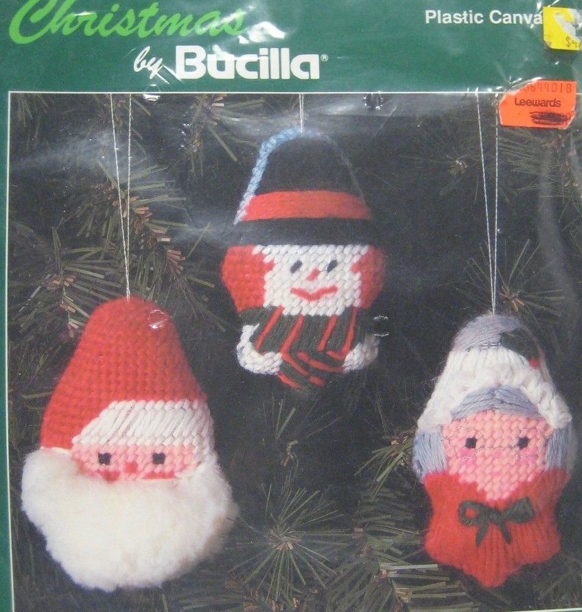 Bucilla Christmas Trio Ornament Kit 3 Wall Decoration Plastic Yarn Santa 6519