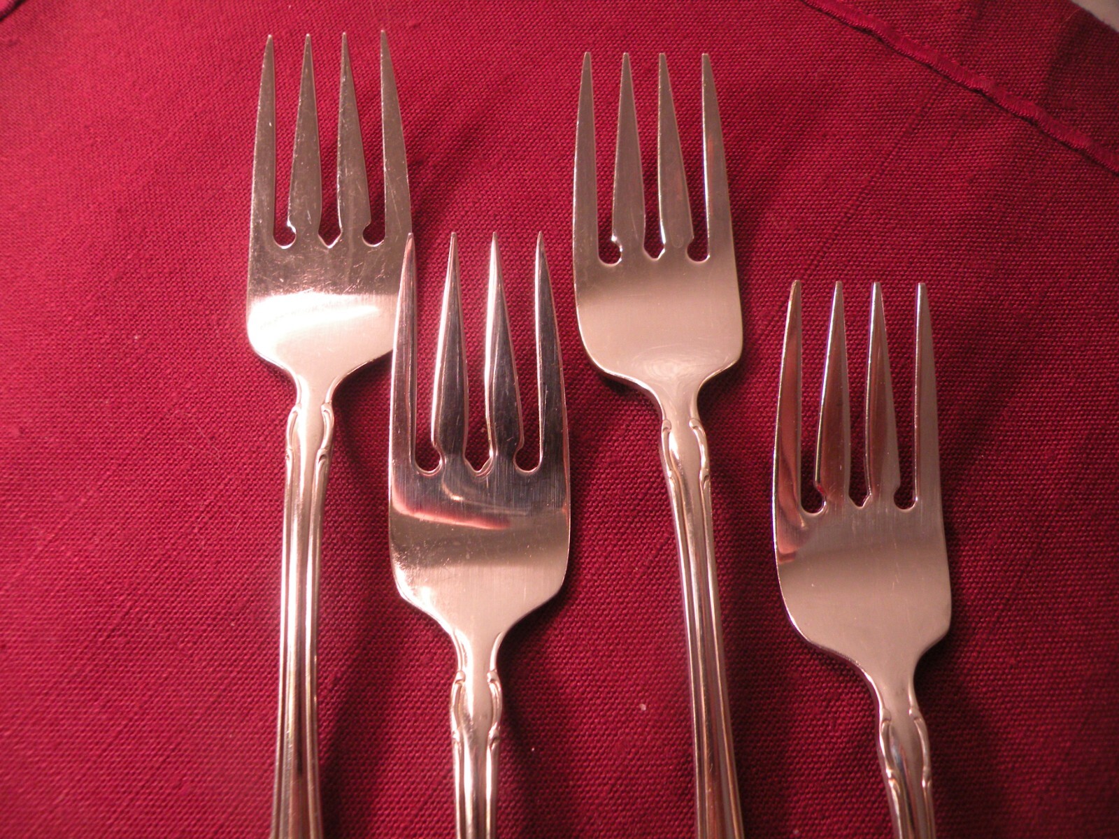 Set of 4 TENNYSON Oneida Community CUBE Stainless Steel Salad Forks 6-3/4"