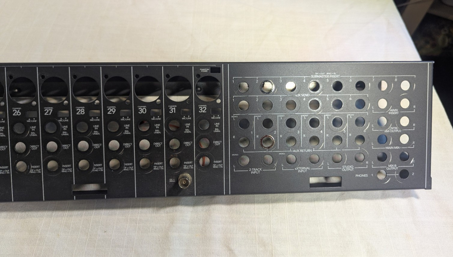 Mackie 32-8 Analog Mixing Console- Input Panel