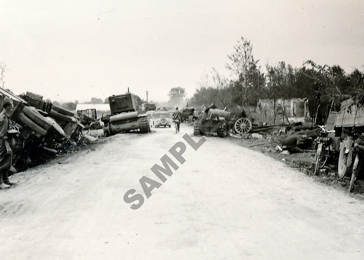 HIGHWAY OF DEATH Wrecked Abandoned Russian Tanks Trucks Guns 5 x 7 WW2 Photo 8p