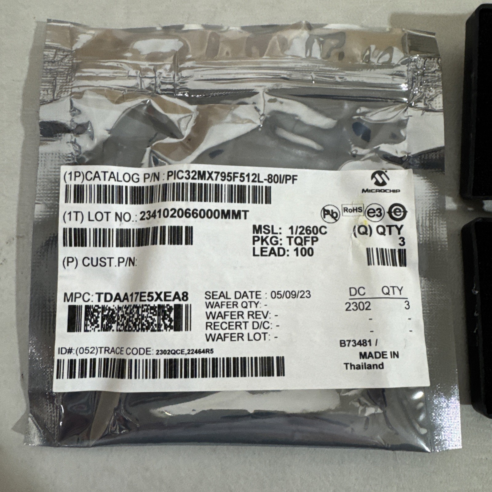 PIC32MX795F512L-80I/PF - 3 Piece 32-Bit Microchip / A11 R1