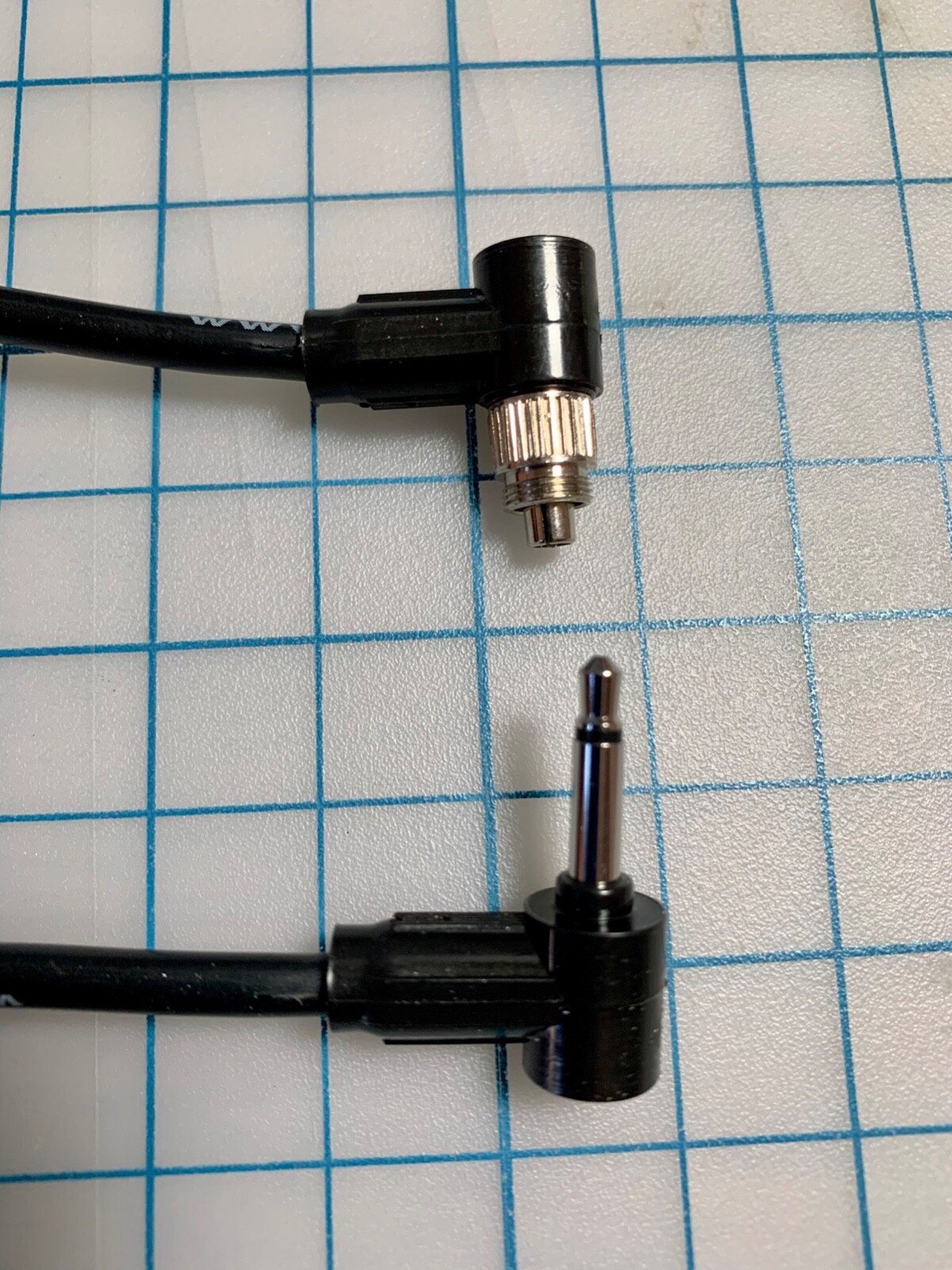 PocketWizard PC5N Locking PC Sync Cable - Miniphone, 5' (1.5 m) Coiled 804-304