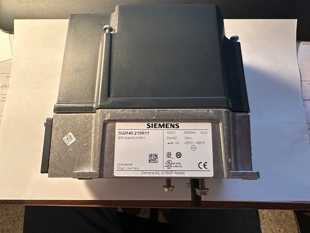 SIEMENS SQM40.215R11 / BPZ:SQM40.215R11  (BRAND NEW) No Box
