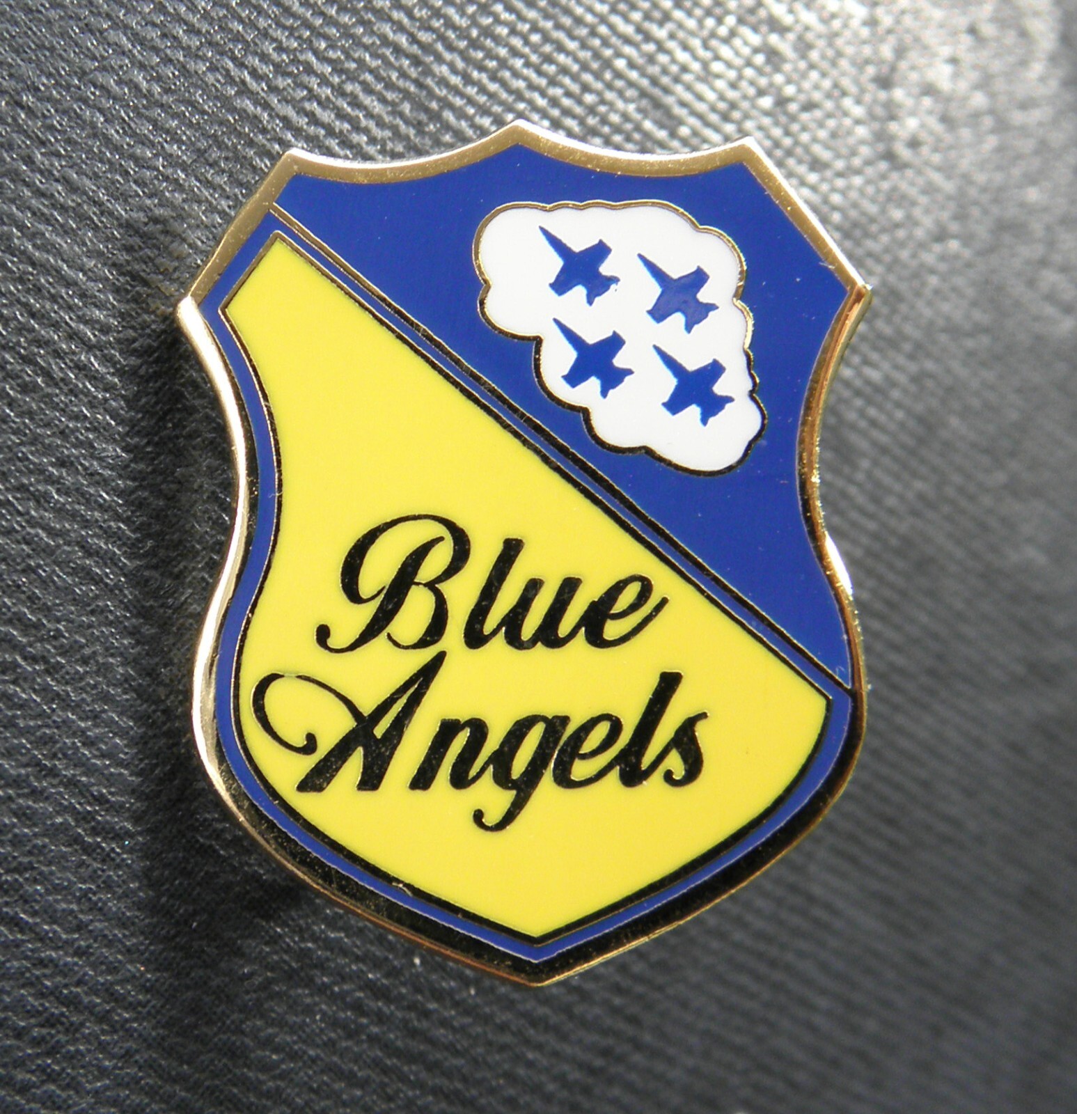 NAVY USN BLUE ANGELS DISPLAY TEAM NAVAL AIRCRAFT LAPEL PIN 1 INCH