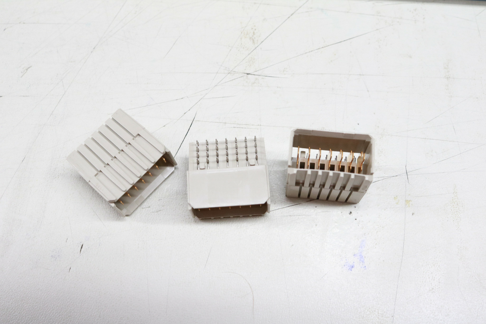 1x TE Connectivity AMP Connectors 7 Position Universal Power Module Plug 5646957