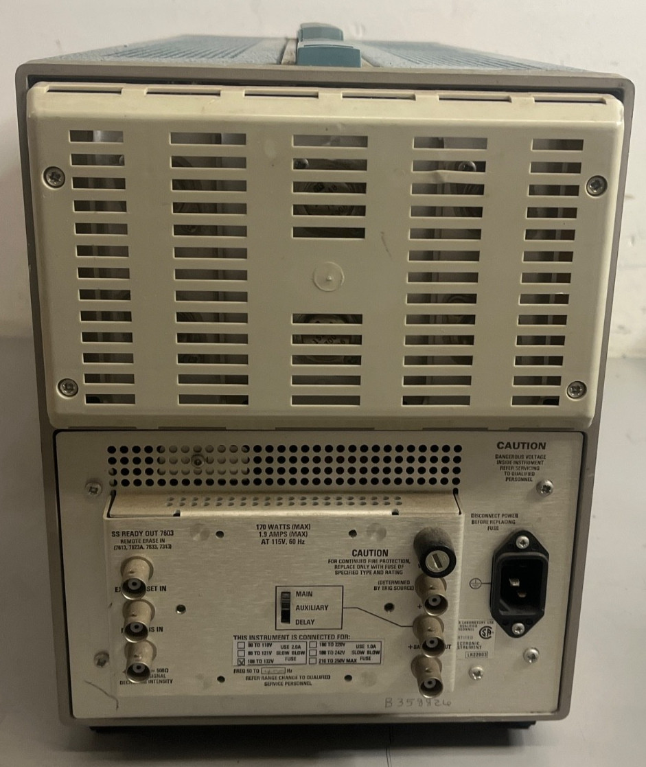Tektronix 7603 Oscilloscope Mainframe w/ 7D02 Logic Analyzer Module